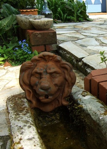 Wasserspeier löwe auslauf - wasserspeier,