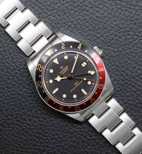 Tudor black bay gmt - black,