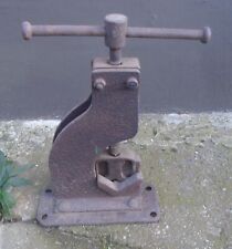 alter Schraubstock Rohrschraubstock bis 7,5 cm Robust Amboss Werkstatt Garage !!