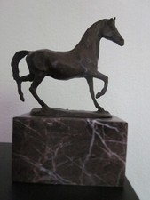 BARYE  - PFERDEFIGUR - BRONZE AUF MARMORSOCKEL