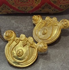 Ausgefallene große Ohrclips aus Omas Schatulle