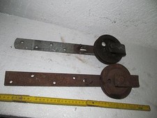 2 alte Rollen für Scheunentor Länge ca.40 cm rostig verbogen nicht 100% gleich