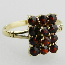 Schöner alter 333er Goldring mit Granat - D131