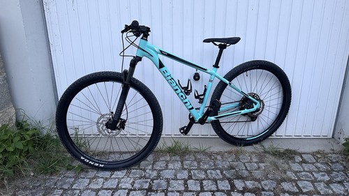Bianchi magma - magma, s