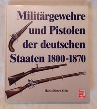Militärgewehre und Pistolen