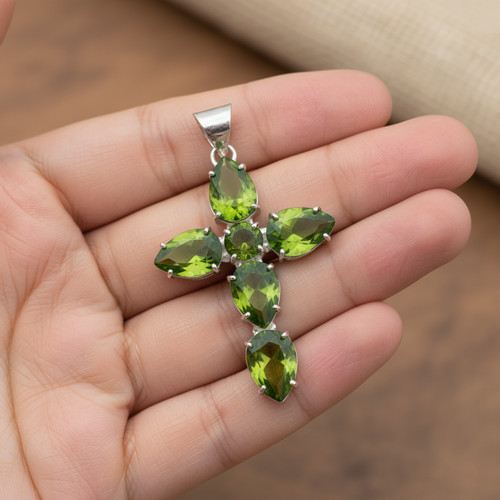 Handgefertigter smaragd kreuz - smaragd,