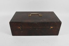Q45A22- Alte Holzschatulle mit Messinggriff
