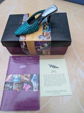 Just the Right Shoe Midori