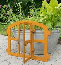 Stallfenster, Fenster, Eisenfenster, Gussfenster mit Tür, Remise, Gartenmauer