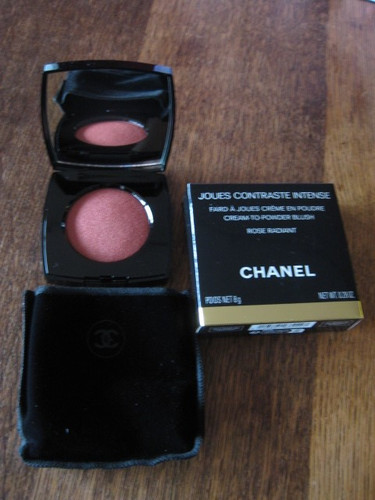 Chanel rouge joues - joues, contraste