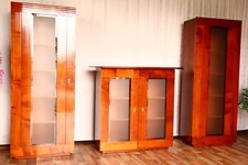 Nr.1885a Scholtissek- 2 Vitrinen mit Kommode Kirsche Vollmassiv