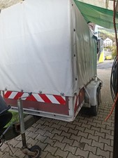 Anhänger mit Planenaufbau