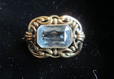 Alte Brosche (golden) mit Aquamarin (2,5 x 1,5 cm)