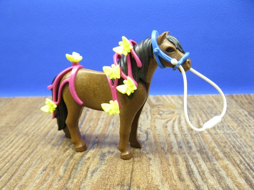 Pony mit schmuck zaumzeug - mit,