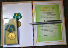 DDR  Zoll Medaille für Treue