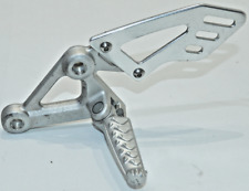 APRILIA SHIVER 750 FUßRASTE FUßRASTENANLAGE VORNE LINKS FUßSTÜTZE FAHRER RASTE