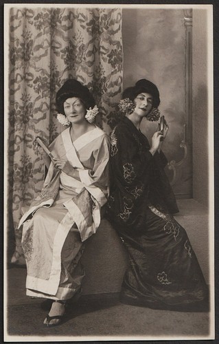 Crossdressing zwei geishas - crossdressing, "geishas"