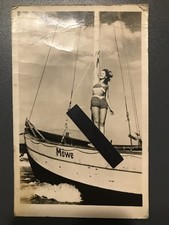 Ansichtskarte Postkarte Segelboot Segelyacht Boot Möwe Hübsche Frau am Mast Top