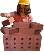 24 x lebensgroße Schaumstoff Bausteine Set für Kinder. Indoor/Outdoor Play. Neu.