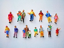 A01 / 100 schöne Figuren mit Paaren und Dreiergruppen Spur HO  1:87