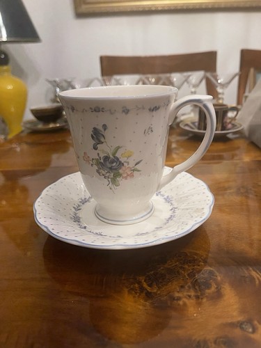 Kaffeebecher und untertasse - kaffeebecher,