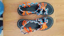 Zehentrenner-Sandalen neu bunt