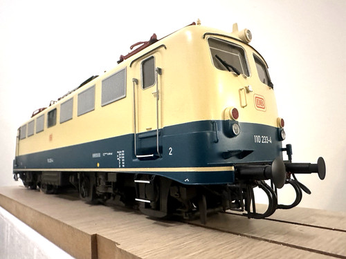Kiss 241111 spur - spur, e-lok