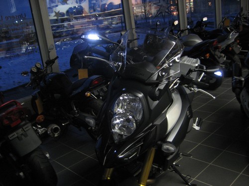 Suzuki strom1000 2014 - suzuki,