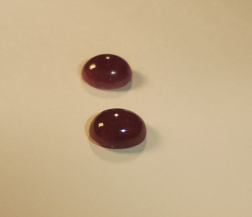 Rubine cabochonschliff oval - 2,