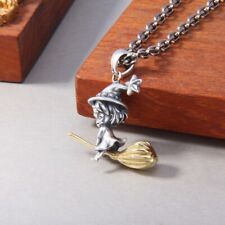 B37 Anhänger Hexe auf goldfarbenem Besen Sterling Silber 925