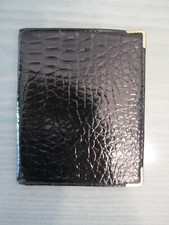 Schwarzes, außen stark