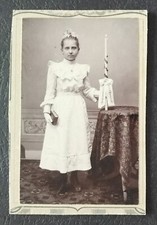 590 Foto junge Frau Kind Mädchen Kleid Kommunion Kerze vor 1945