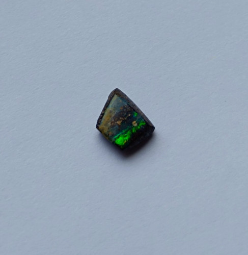 Farbenfroher boulder opal - farbenfroher,