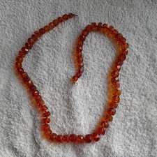 Bernstein Halskette, 68 eckige Bernsteine einzeln verknüpft. Länge ca. 70 cm, 