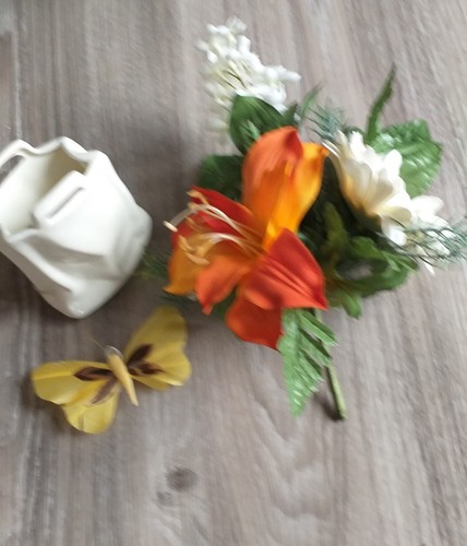 Vase mit blumenstrauß - vase, u