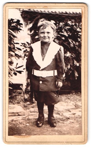 Fotografie knabe mit halskette - knabe,