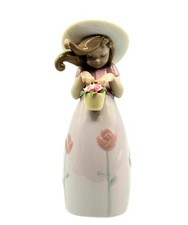 Lladro 8042, Little Rose (Girl