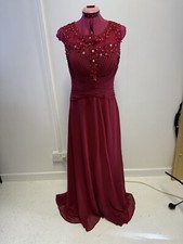 Nagelneues rotes bodenlanges