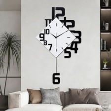 Moderne Wanduhr mit Pendel