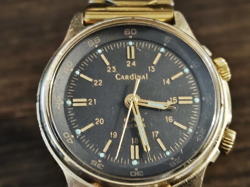 Vintage armbanduhr mit wecker - armbanduhr,