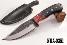 Maßgefertigtes Clip Point -Messer aus gehämmertem 1095-Kohlenstoffstahl NKA-0351