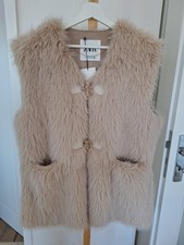 Zara Fellweste pudriges Beige