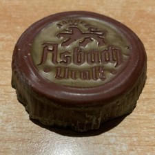 rötlicher, weicher Deckel von 3 l Asbach Uralt Flasche