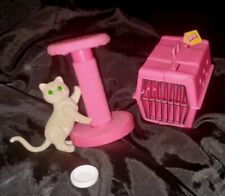 Barbie WEISSE KATZE MIT KRATZBAUM + TRANSPORT-BOX 90ER MATTEL