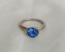 Silberfarbener & blauer Strass