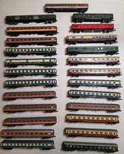 Konvolut Waggons Trix, Arnold, Fleischmann, Atlas und andere / 25 Stück 