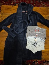 Kinder-Bademantel Hilfiger + 3 Badehosen Petit Bateau 6-10 Jahre