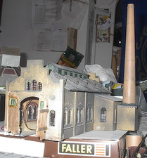 Faller HO 120159 Lokwerkstatt /Lokschuppen  , gebaut .