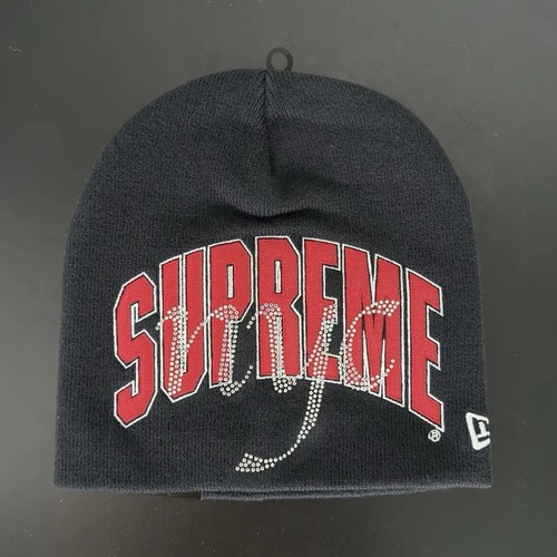 Supreme new era - supreme,