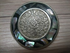 reizvoller Anhänger Brosche